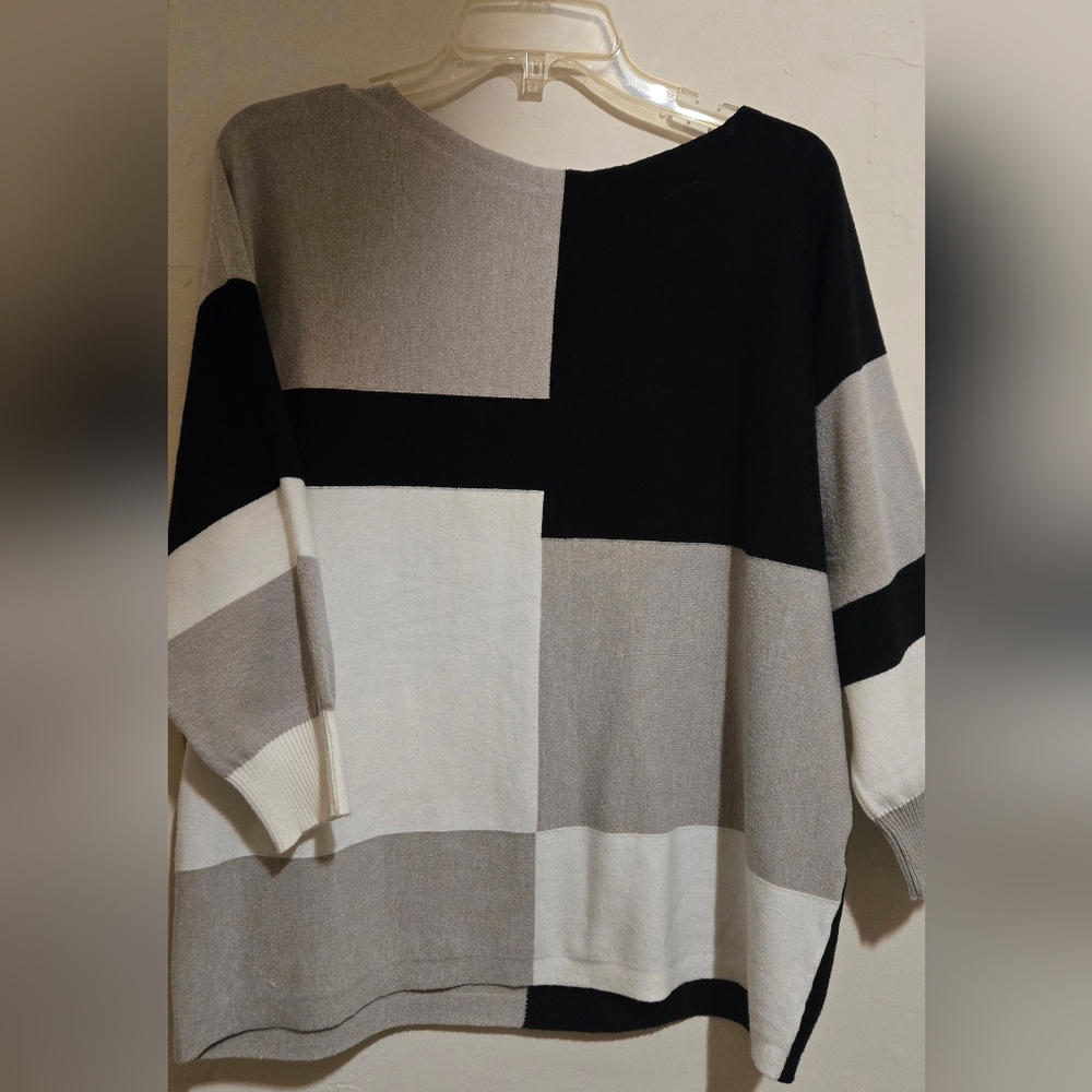 Large Abstract Comfortable, Light Weight Blk,Gray & Wht Cotton Stretch Versatile